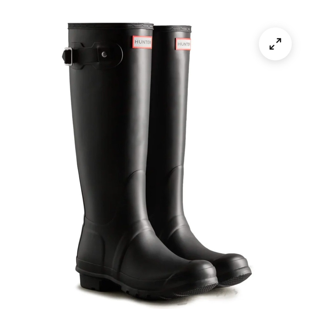 Women’s hunter tall rain boot, matte black. Size 7 women’s